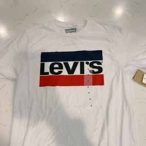 BRAND NEW Levi’s t-shirt